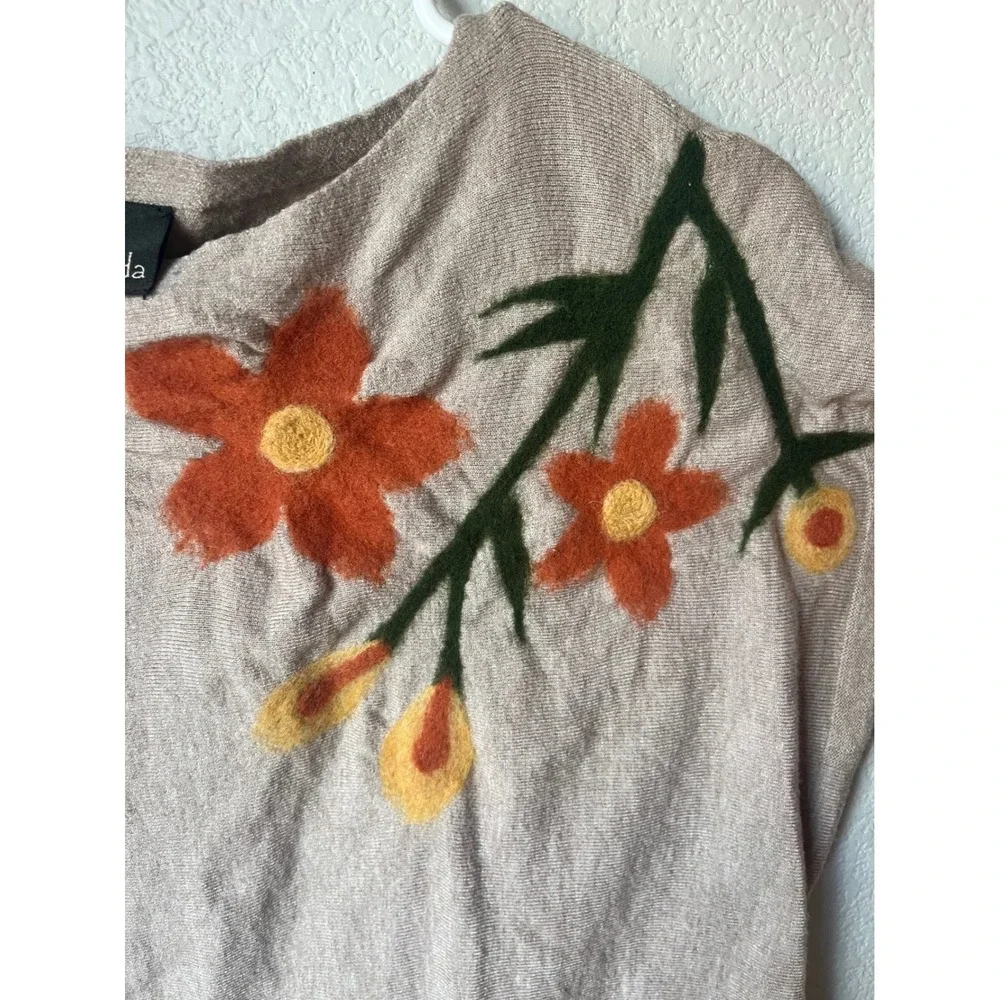 Aaeda Women Taupe Beige Knit Top Felted Floral Applique Cap Sleeve Sweater